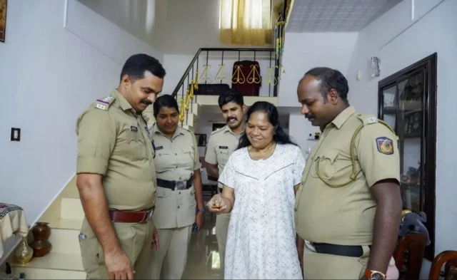 အိန္ဒိယ၊ သက်ကြီးရွယ်အို၊ ကာရဲလား၊ လူသူကင်းမဲ့တဲ့မြို့