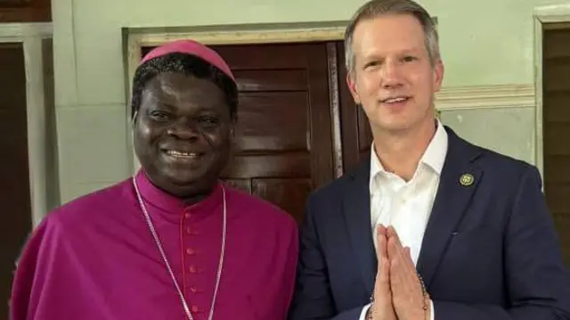 Mgbe omeiwu Riley Moore zutere Bishọp Wilfred Anagbe nke Katọlịk dayọsis Makurdi, Benue steeti, Naịjirịa. 