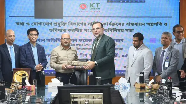 নিজের ফেসবুক পোস্টে মন্ত্রণালয় থেকে আনুষ্ঠানিক বিদায় নেয়ার কথা জানিয়েছেন তিনি