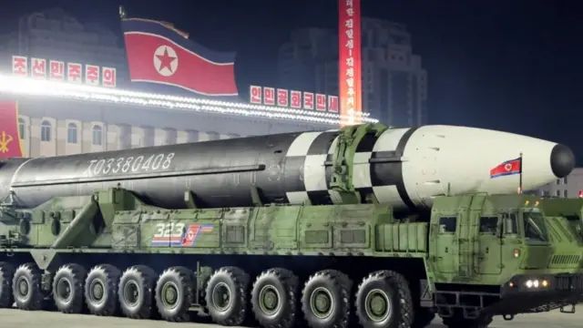 2020년 10월 북한이 첫 공개한 화성-17형