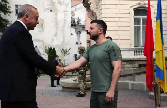 Зеленский Эрдоганды Львовдо жайдары тосуп алды