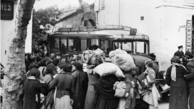 Naziler ilerledikçe binlerce kişi İspanya'ya doğru kaçıyordu