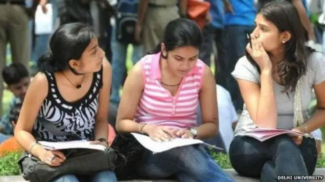 విద్యార్థినుల ఫోటో 