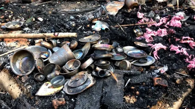 આગ લાગ્યા બાદ તૂટી પડેલો કાટમાળ