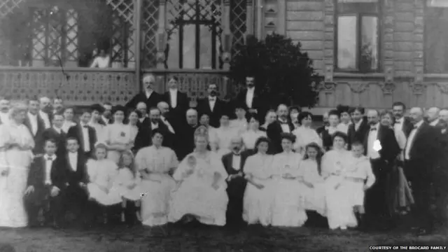 Семья Жиро и еще одна семья французских промышленников Брокар часто собирались на даче под Москвой