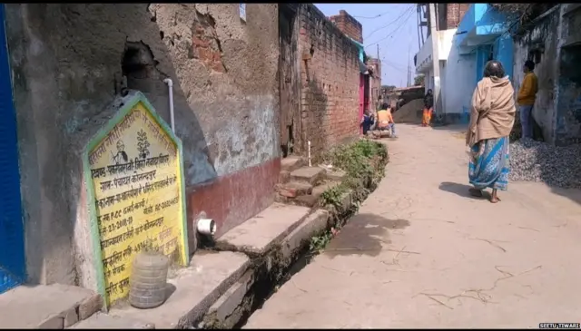 थालपोश गांव के मुखिया और पूर्व मुखिया एक दूसरे पर इस पूरी गतिविधि को संरक्षण देने के आरोप लगाते हैं.