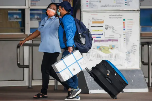 คนเดินทางกลับภูมิลำเนา