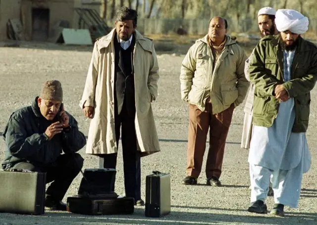 یک مقام هندی در فرودگاه قندهار