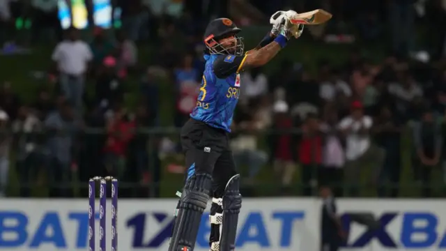 ප්‍රතිවාදී කණ්ඩායම් 06 ට එරෙහිව අර්ධ ශතක රැස් කිරීමට ද කුසල් මෙන්ඩිස් සමත්ව සිටියි.
