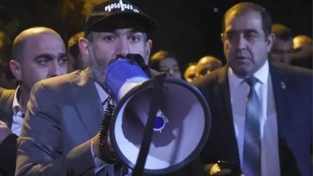 Пашинян на мітингу