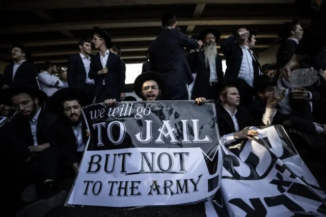 Manifestants ultra-orhodoxes contre le service militaire