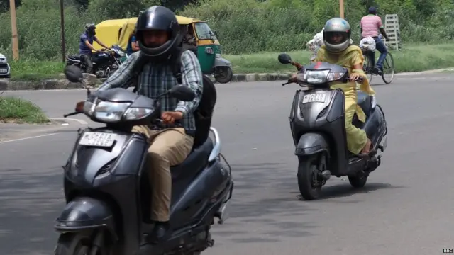 ਦੋ ਪਹੀਆ ਚਲਾਉਣ ਵਾਲੀਆ ਬੀਬੀਆਂ