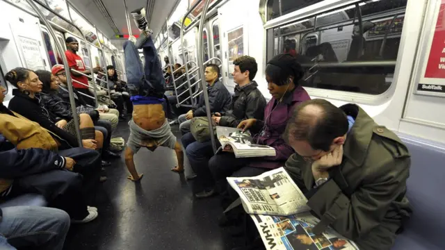 บรรยากาศในรถไฟฟ้าของนิวยอร์ก