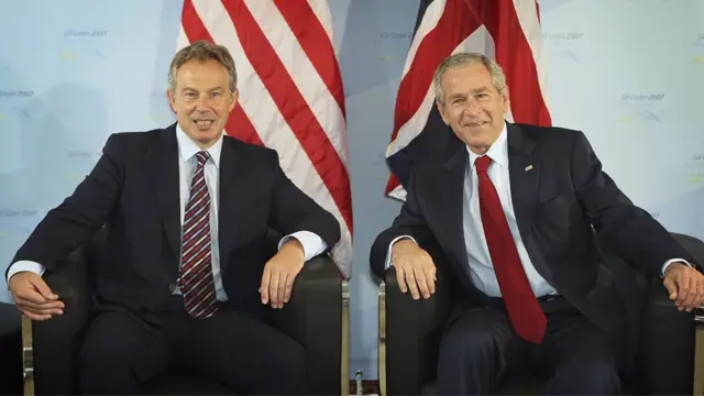 Tony Blair y George W. Bush.