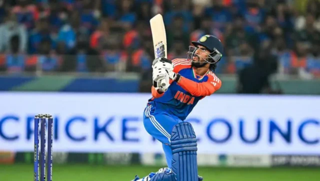 ਮੈਚ ਤੋਂ ਬਾਅਦ ਸ਼ੁਭਮਨ ਗਿੱਲ, ਕੁਲਦੀਪ ਯਾਦਵ ਅਤੇ ਭਾਰਤੀ ਟੀਮ ਦੇ ਗੇਂਦਬਾਜ਼ੀ ਕੋਚ ਮੋਰਨੇ ਮੋਰਕਲ ਤਿਲਕ ਵਰਮਾ ਦੀ ਪ੍ਰਸ਼ੰਸਾ ਕਰਦੇ ਨਜ਼ਰ ਆਏ