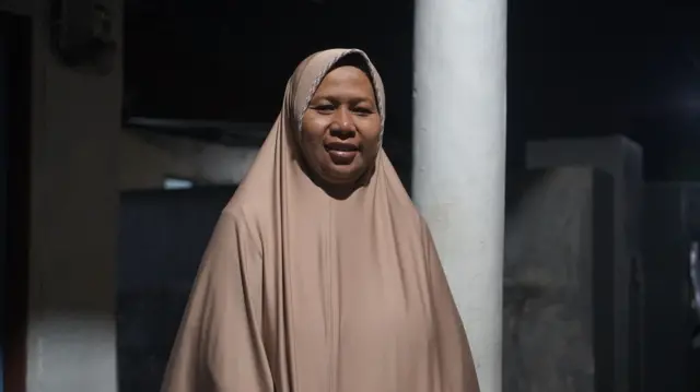 Hartini mengatakan banyak warga yang tak bersedia masuk SR karena harus mondok.