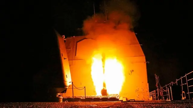 เรือรบยูเอสเอสมอนเทอเรย์ของสหรัฐฯ ยิง ขีปนาวุธโทมาฮอว์คเข้าใส่เป้าหมายในซีเรียเมื่อวานนี้