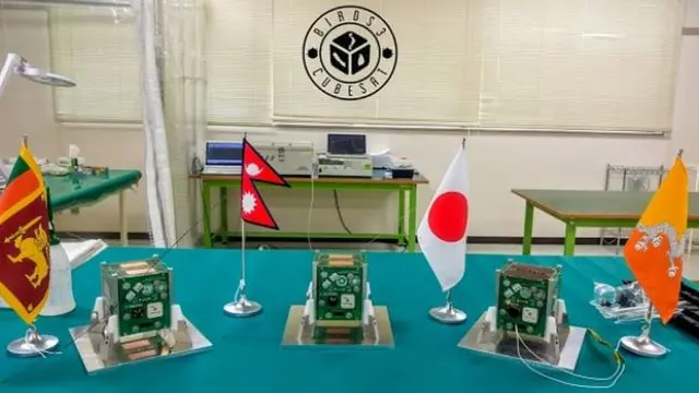 जापानमा बनेको नेपाली भू-उपग्रह (बीचमा)