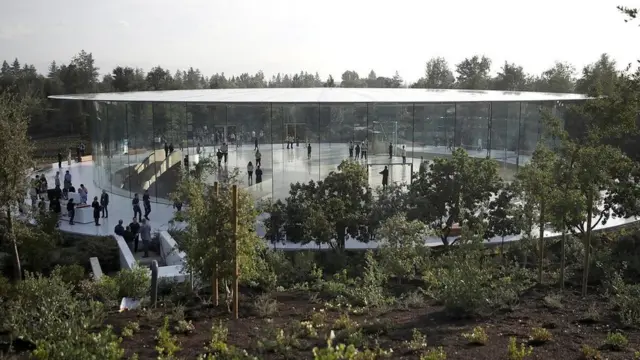 مسرح ستيف جوبز بمتنزه "أبل بارك"