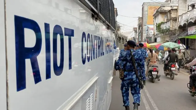 लखीमपुर खीरी में बड़ी तादाद में पुलिसकर्मी तैनात किए गए हैं