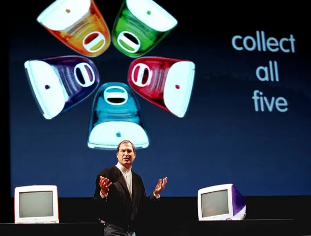 Steve Jobs en 1999 presentando los colores del iMac