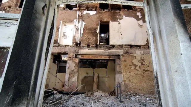 দক্ষিণ ওসেটিয়ায় জর্জিয়ার বাহিনীর নিক্ষিপ্ত গোলায় বিধ্বস্ত একটি ভবন।