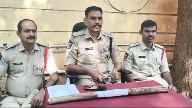 పోలీసులు, కట్టె, అజయ్ దేవా, అంజనప్ప