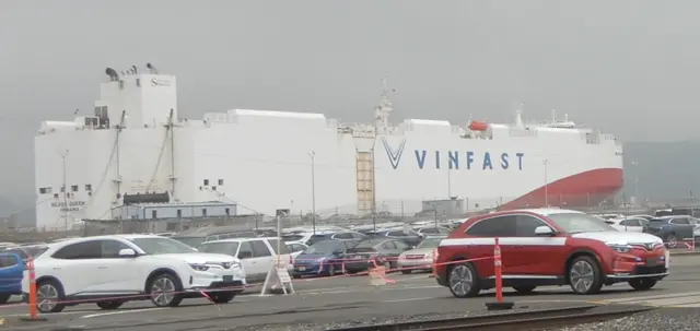 Những chiếc xe VF8 rời tàu ở cảng Benicia, bắc California ngày 19/12/2022.