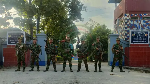 နမ့်ခမ်းမြို့ပေါ် စစ်ကောင်စီစခန်းတွေကို TNLA ဆက်တိုက် သိမ်းပိုက် 