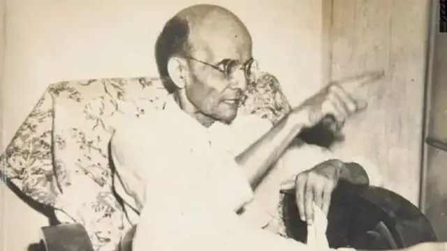 சாவர்கர் ஆங்கிலேயர்களிடம் ஏன் மன்னிப்பு கோரினார் ?