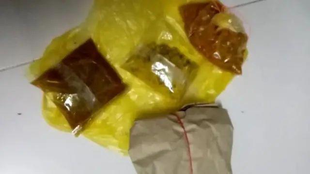 குடிபெயர்ந்த தொழிலாளருக்கு வழங்கப்பட்ட உணவுப் பொட்டலம்