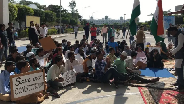 హైదరాబాద్‌లో విద్యార్థుల ఆందోళన