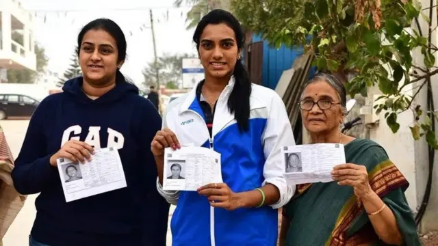 தேர்தலில் வாக்களித்த பி.வி. சிந்து