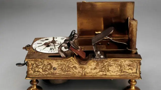 一座完全世纪的发条钟