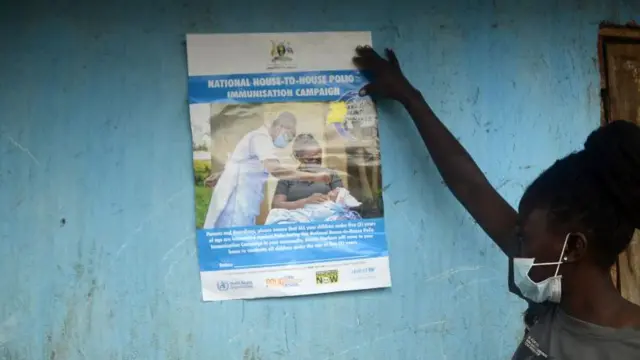 Foto na-egosi maka ọgwụ mgbochi ọrịa polio n'ụlọọgwụ