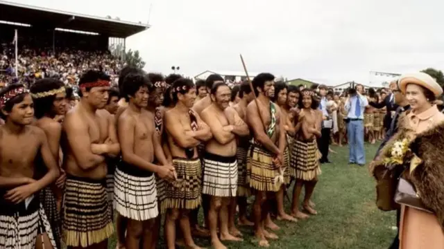 Kraliça II Elizabeth