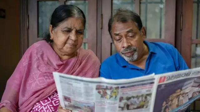 डॉमिनिक्स यांना दोन मुले आहेत. चांगल्या संधीच्या शोधात ते दुसऱ्या शहरात स्थलांतरित झाले आहेत.