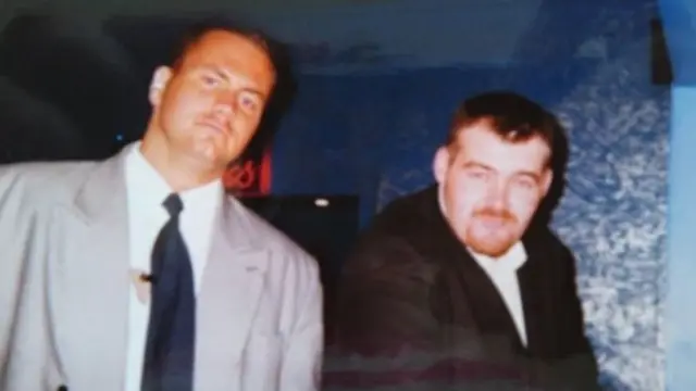 Andy, shaqadiisii ugu horreeyay waxay aheyd markii uu waarddiye ka noqday goob baar ah