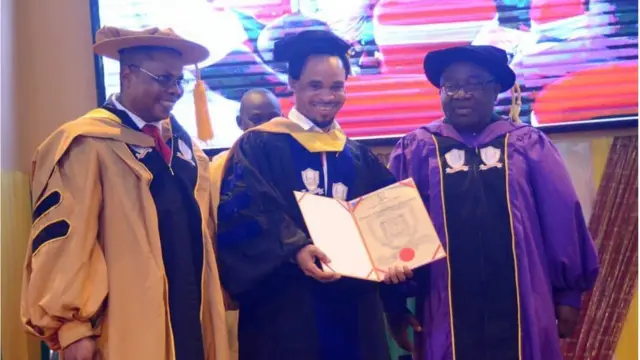 Mahadum 'Gregory University' nyere Odumeje nzere 'doctor of humanity'
