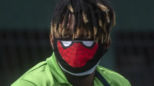 Les masques, les gants et les kits de protections peuvent aider à stopper la propagation du Covid-19