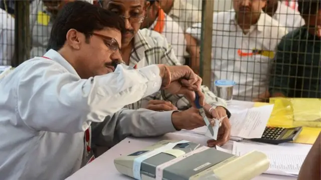 LIVE: குஜராத் தேர்தல் முடிவுகள் - துவங்கியது வாக்கு எண்ணிக்கை