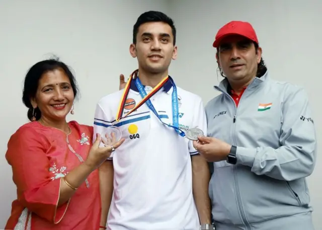 लक्ष्य सेन अपने माता-पिता के साथ