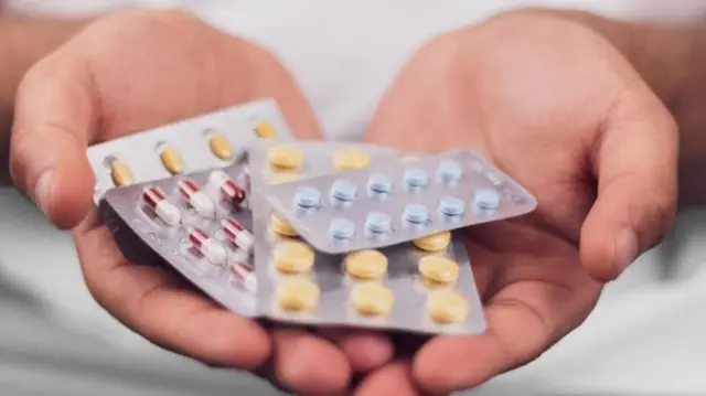 இந்திய மருந்துகளும் அமெரிக்காவிற் விற்கப்படுகின்றன.