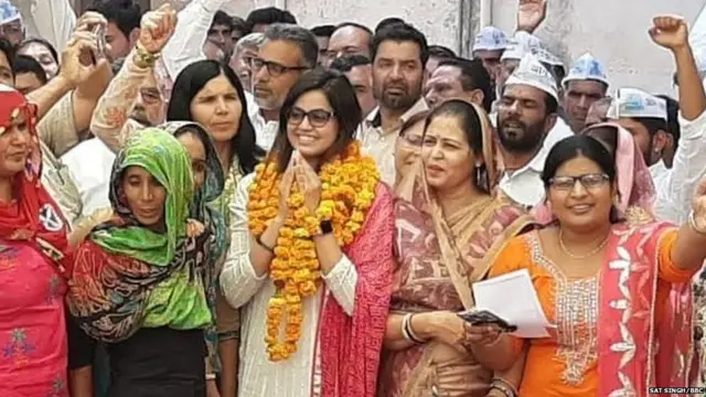 ਸਵਾਤੀ ਆਪਣੇ ਪਰਿਵਾਰ ਵੱਲੋਂ ਚਲਾਏ ਜਾਂਦੇ ਸਕੂਲ ਨਾਲ ਜੁੜੇ ਹਨ