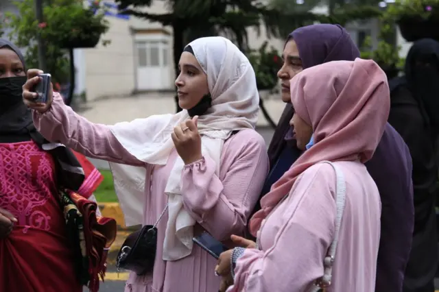 ሙስሊም ሴቶች ሰልፊ ሲነሱ