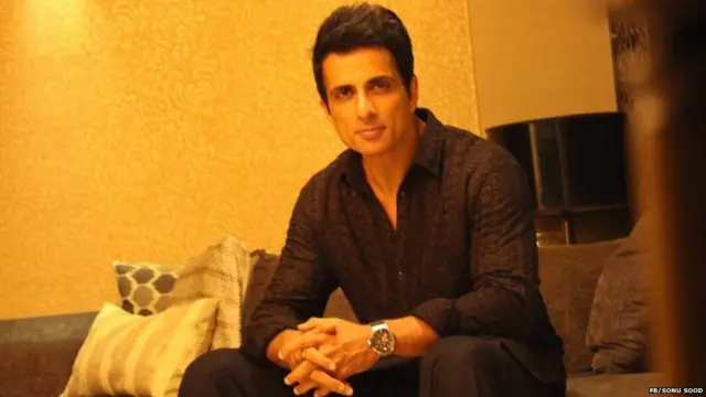 ਜਦੋਂ 11 ਮਈ ਨੂੰ 200 ਲੋਕਾਂ ਦੇ ਪਹਿਲੇ ਬੈਚ ਵਾਲੀਆਂ ਬੱਸਾਂ ਰਵਾਨਾ ਹੋਈਆਂ ਤਾਂ ਸੂਦ ਅਤੇ ਗੋਇਲ ਉਨ੍ਹਾਂ ਨੂੰ ਹਰੀ ਝੰਡੀ ਦਿਖਾਉਣ ਲਈ ਉਥੇ ਪਹੁੰਚੇ।