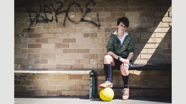 "La connaissance est un outil qui vous aide à construire des choses, à créer du changement", dit Oliver, 12 ans. "Avec la connaissance, vous pouvez accepter"