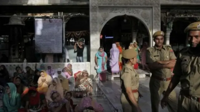 दरगाह में धमाके