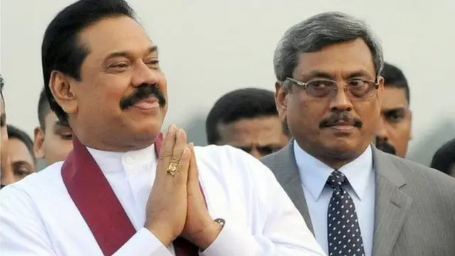 මහින්ද රාජපක්ෂ සහ ගෝඨාභය රාජපක්ෂ 2009 වර්ෂයේ දී