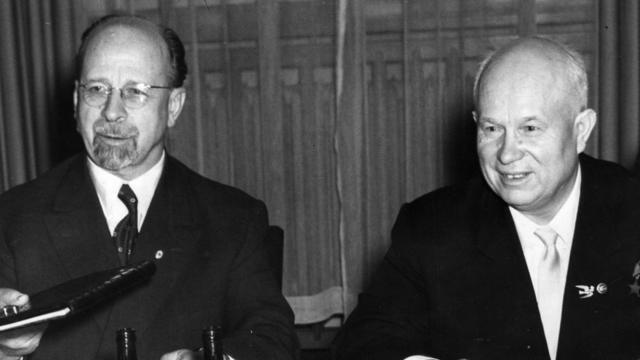 Walter Ulbricht y Nikita Khrushchev.